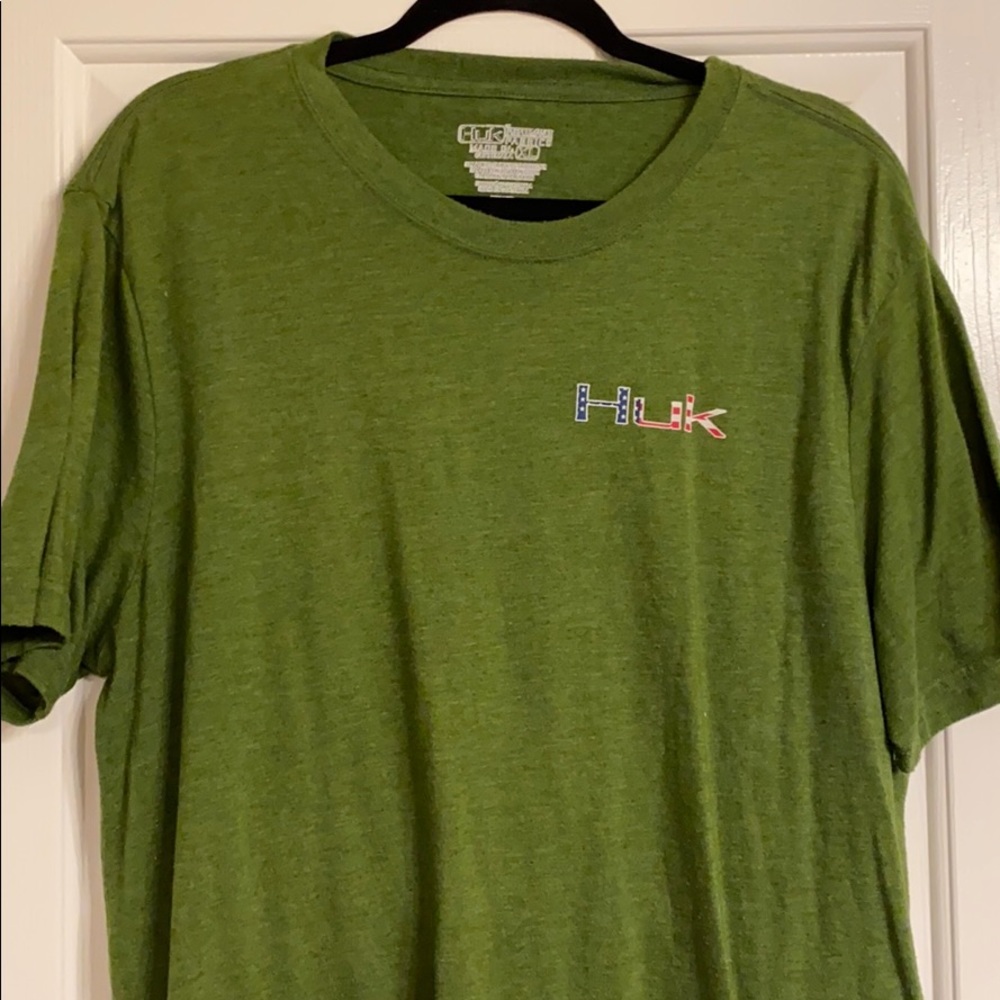 HUK t-shirt